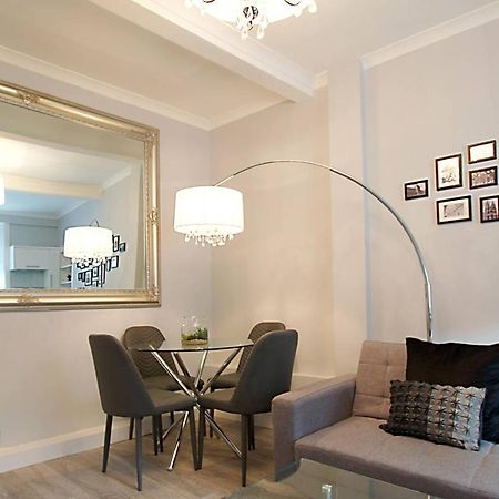 Joivy Unique Old Town Stay Under Edinburgh Castle Dış mekan fotoğraf